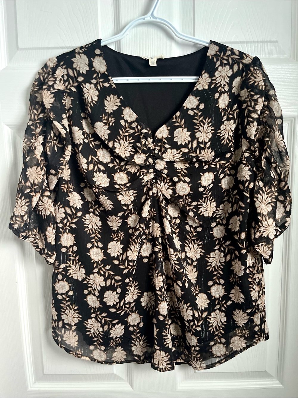 Como Blu Blouse Top Black Cream Floral Medium Ruched V-Neck Short Sleeve